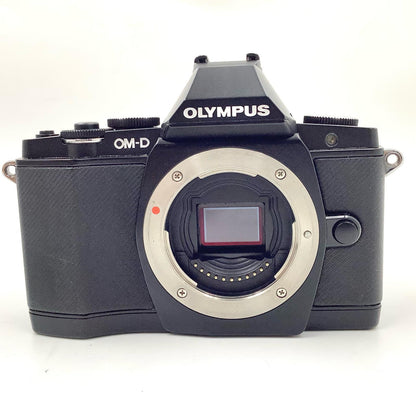 【全額返金保証】【最速発送】OLYMPUS デジタル一眼 OM-D E-M5 ボディ ブラック 美品 動作確認済