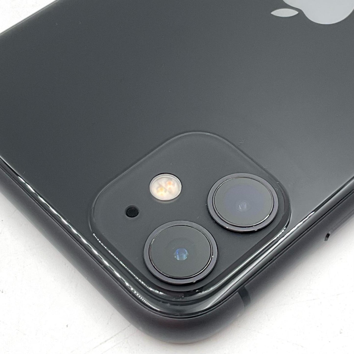 【全額返金保証】【最速発送】Apple iPhone iPhone 11 64GB ブラック docomo 白ロム 動作確認済 73%