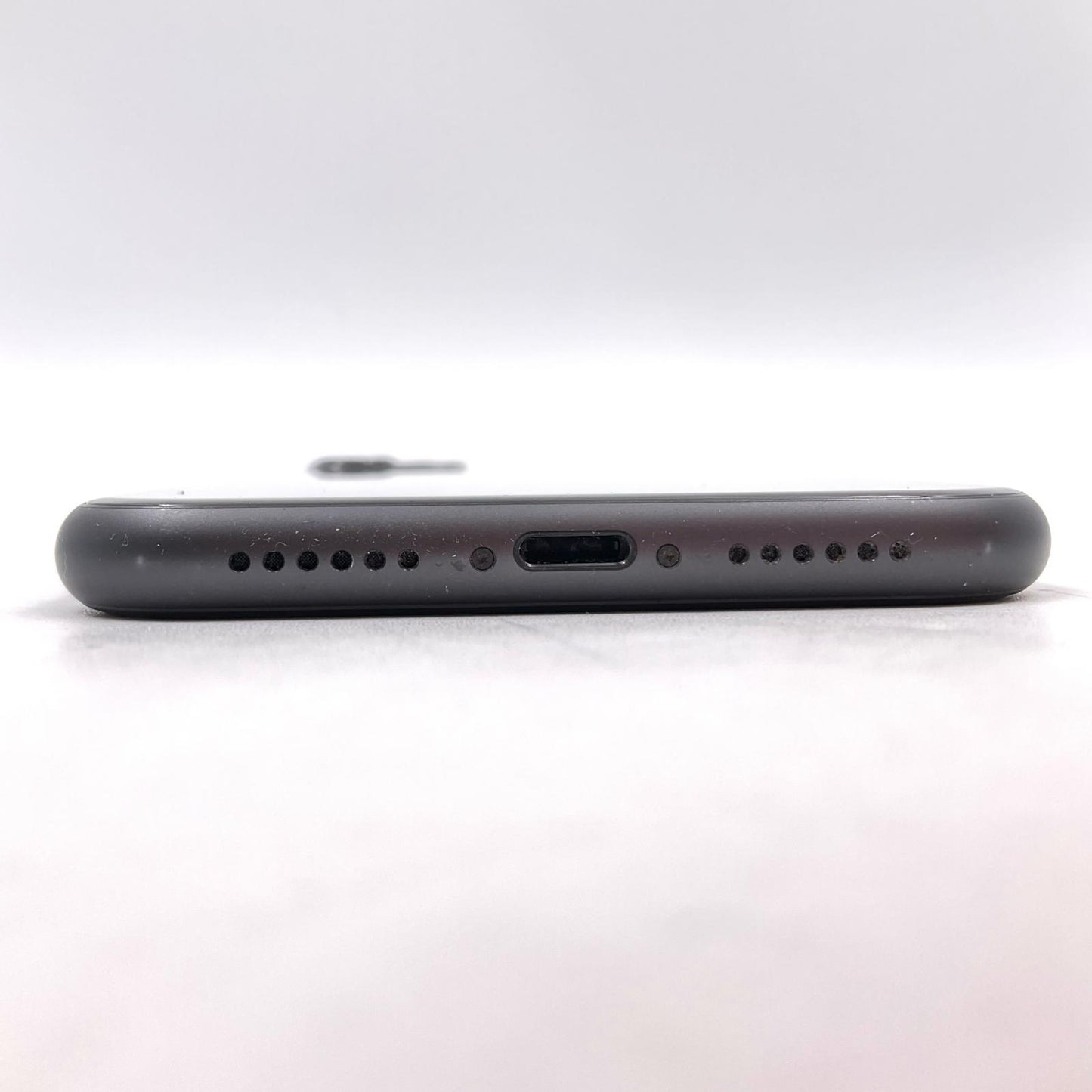 【全額返金保証】【最速発送】Apple iPhone iPhone 11 64GB ブラック docomo 白ロム 動作確認済 73%