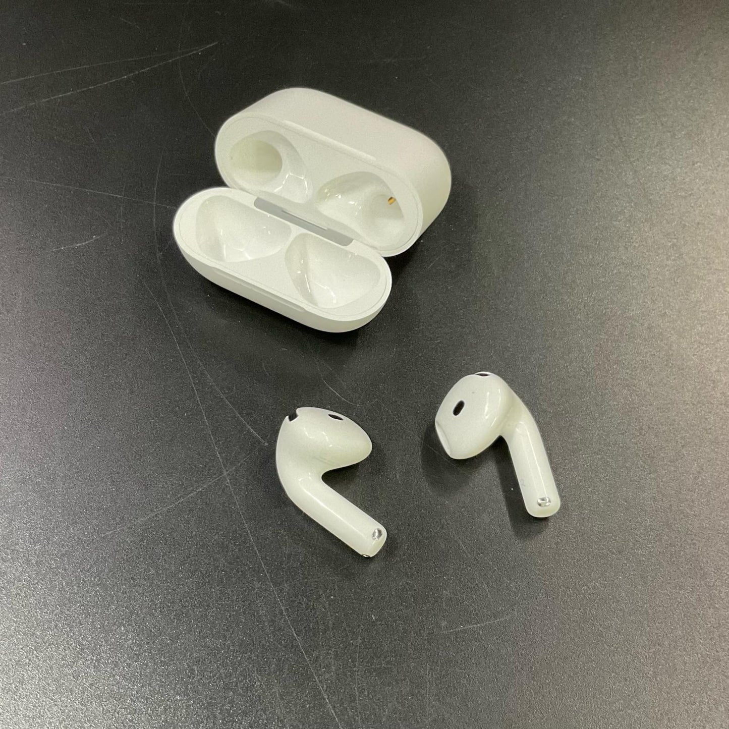 【全額返金保証】【最速発送】Apple AirPods 4 (ANC) 美品 動作確認済