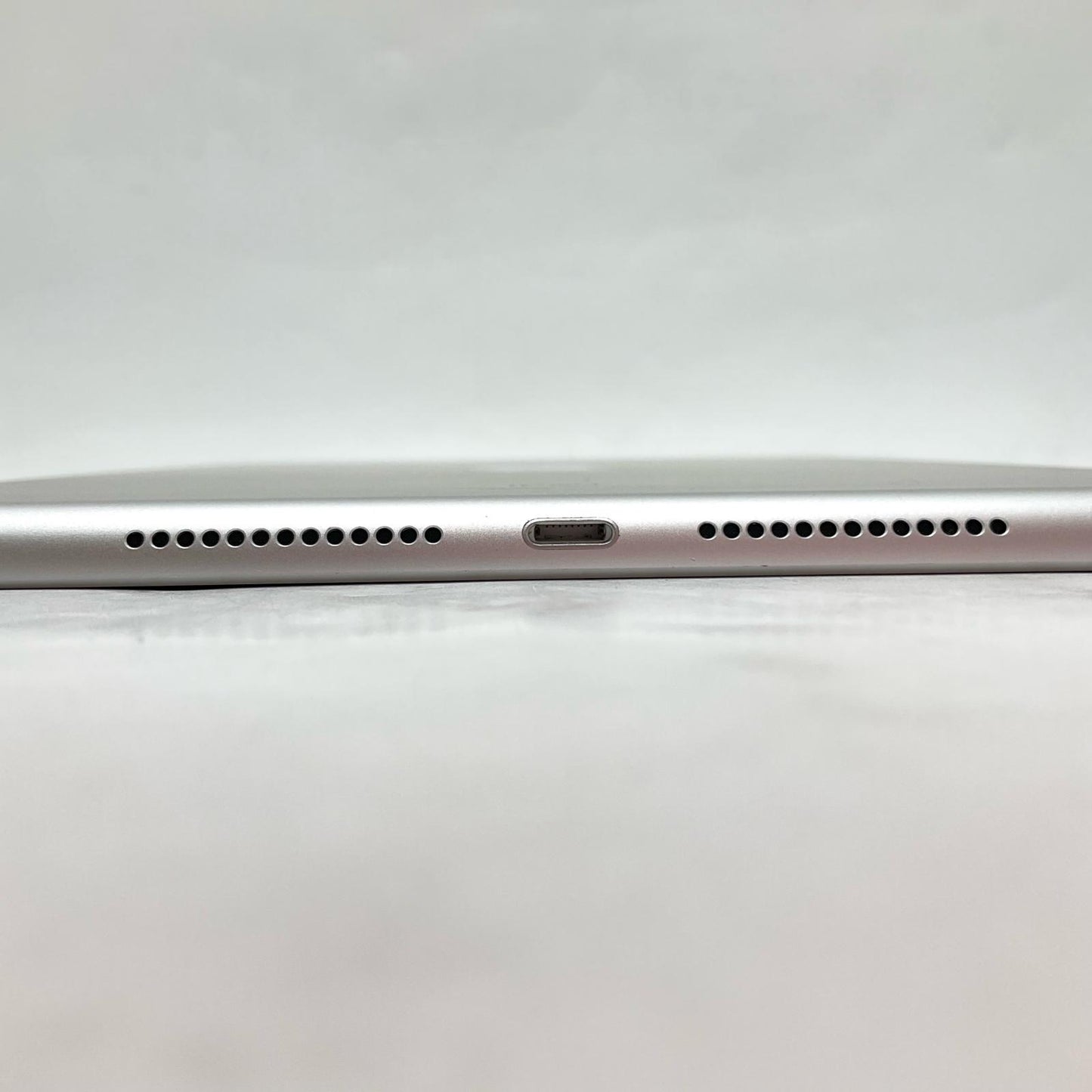【全額返金保証】【最速発送】Apple iPad iPad 10.2インチ 第9世代 64GB シルバー Wi-Fi 美品 動作確認済