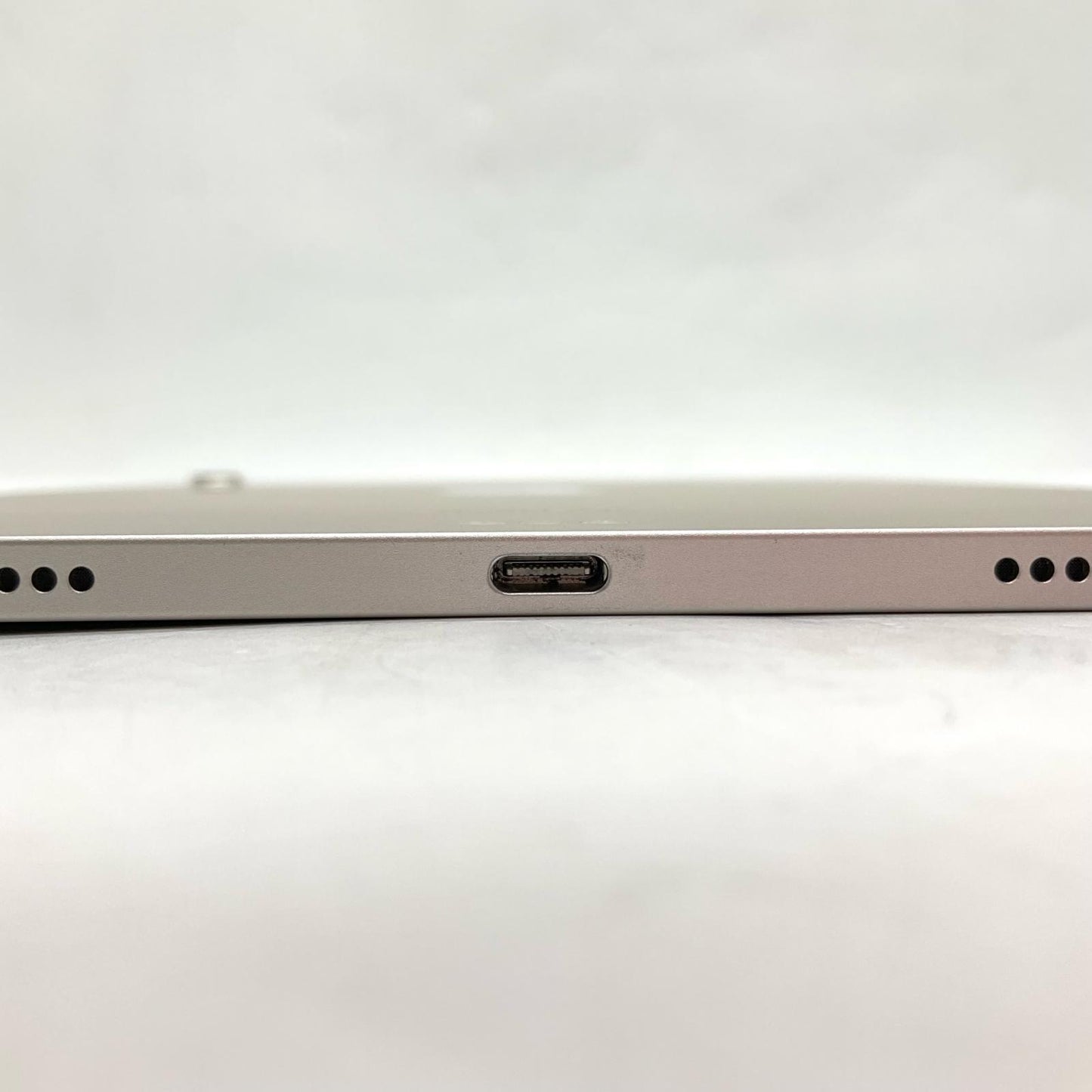 【全額返金保証】【最速発送】Apple iPad Air 10.9インチ 第5世代 64GB スターライト Wi-Fi 美品 動作確認済