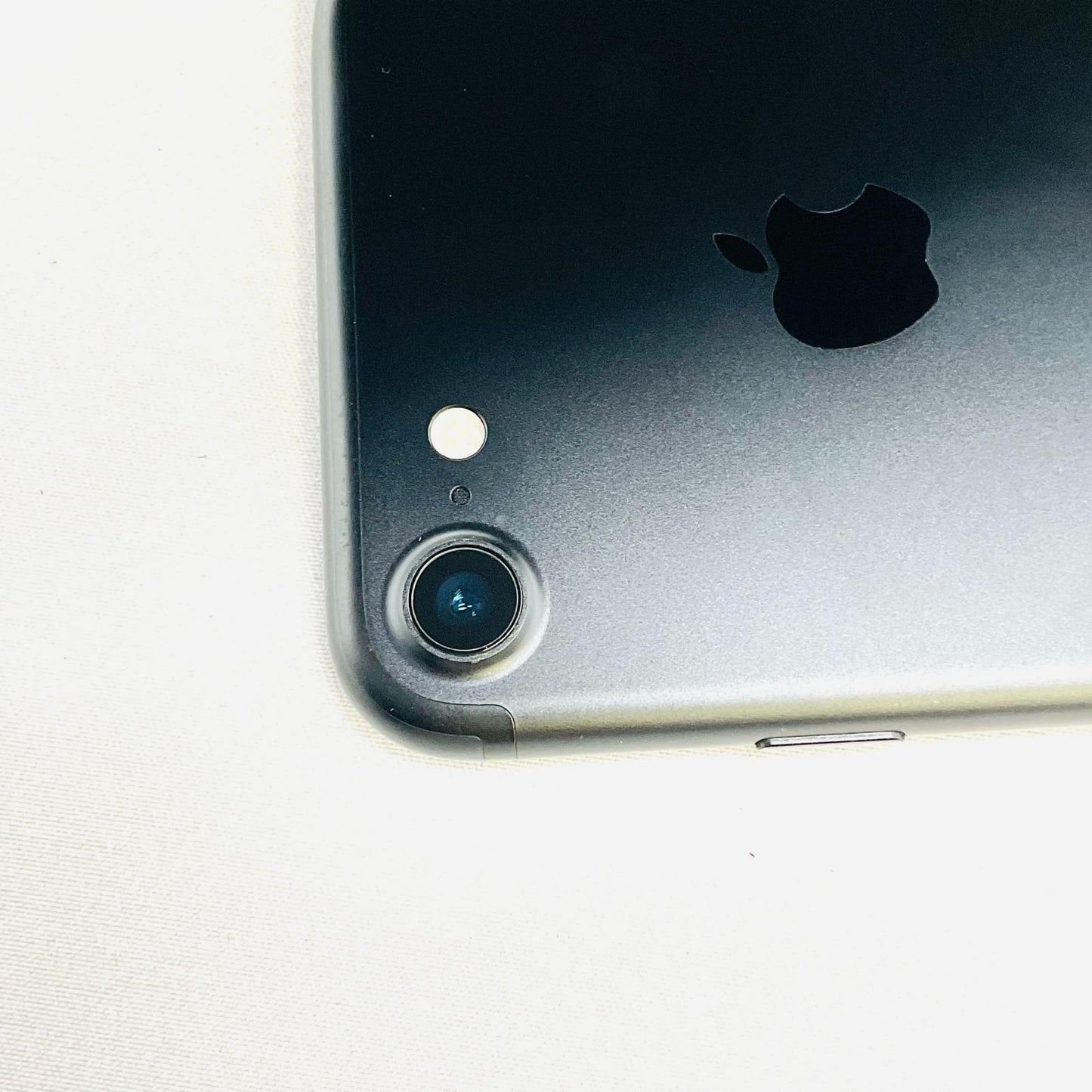 【全額返金保証】【最速発送】Apple iPhone iPhone 7 32GB ブラック docomo 白ロム 動作確認済 72%