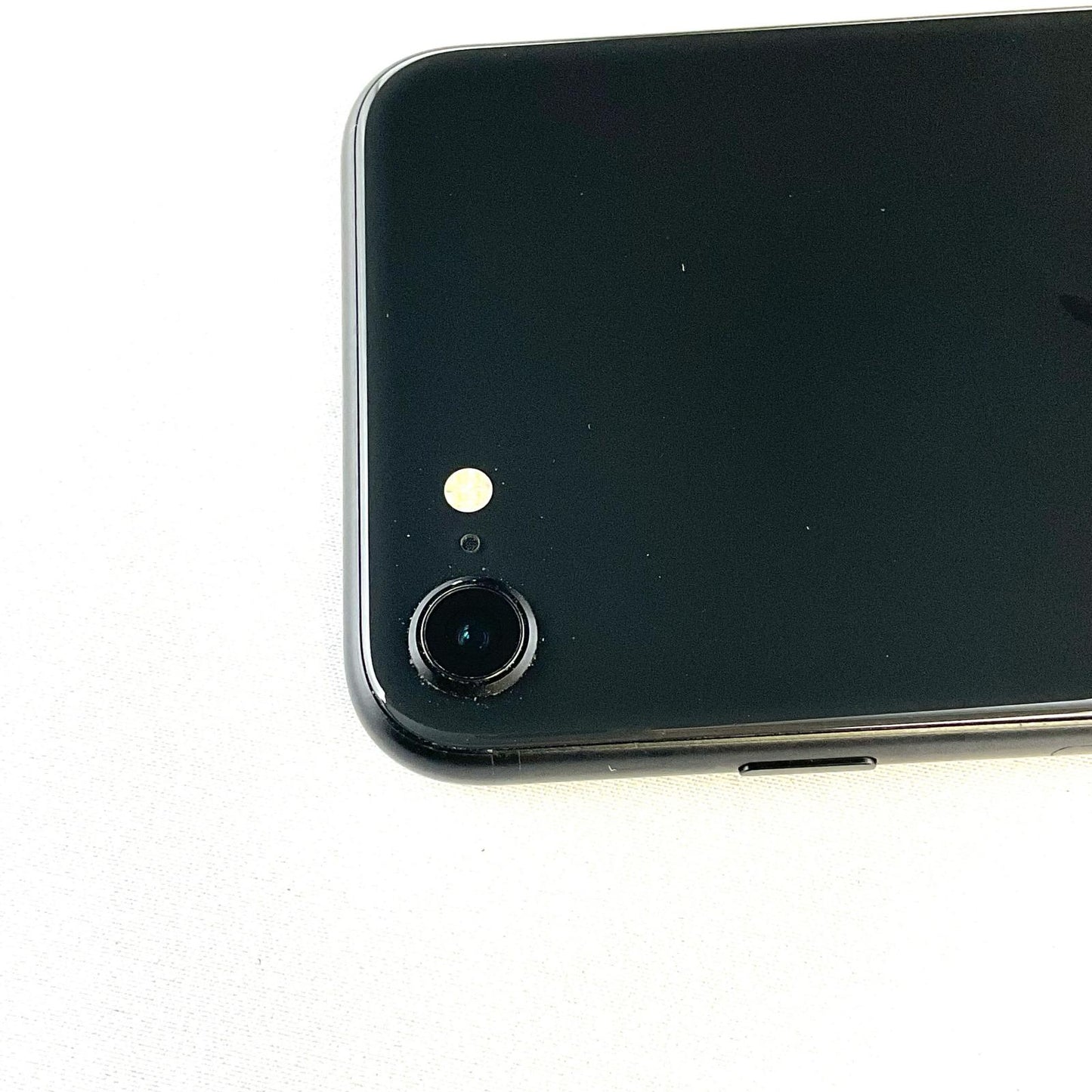 【全額返金保証】【最速発送】Apple iPhone iPhone SE（第2世代） 64GB ブラック docomo 白ロム 動作確認済 83%