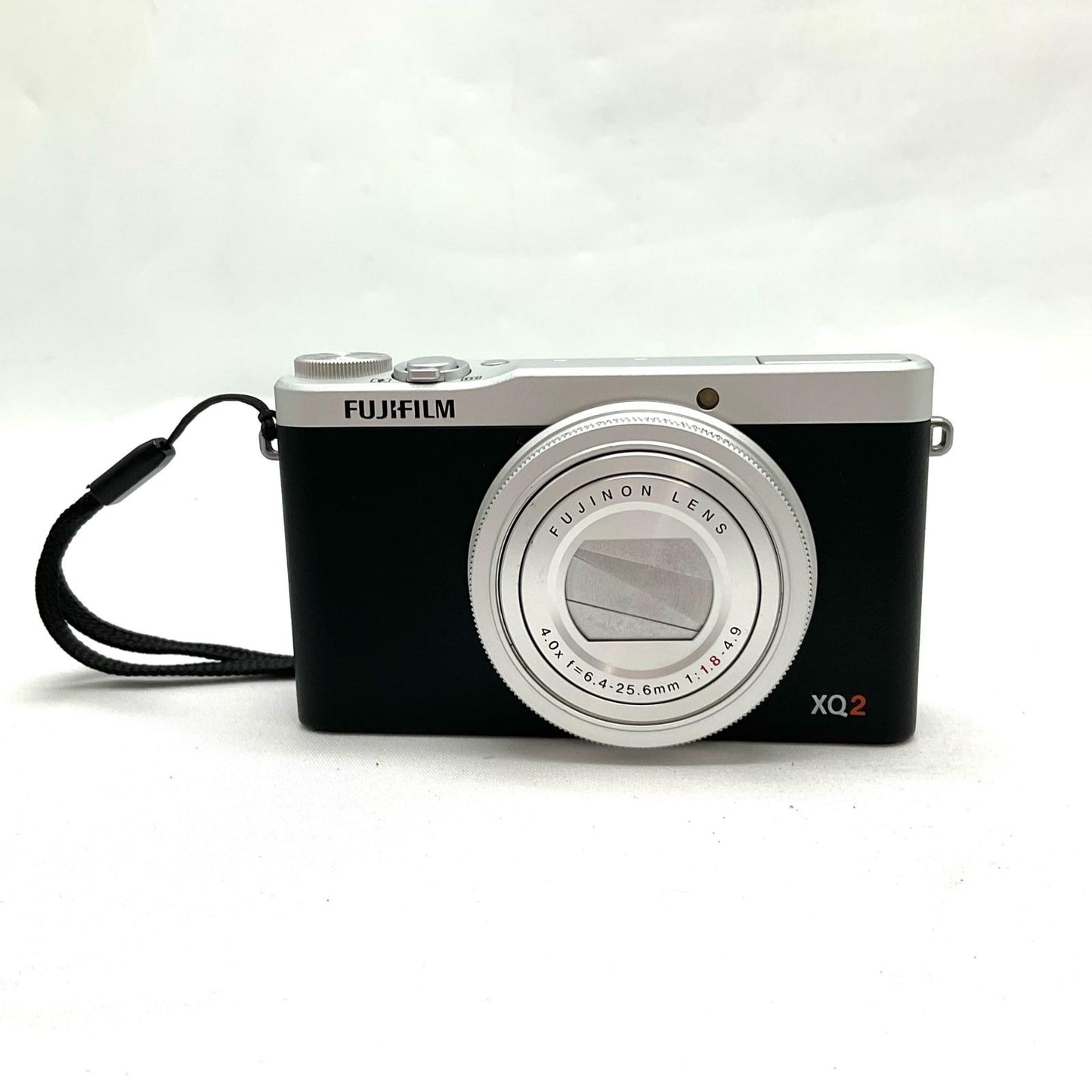 【全額返金保証】【最速発送】FUJIFILM コンパクトデジタルカメラ XQ2 シルバー 動作確認済