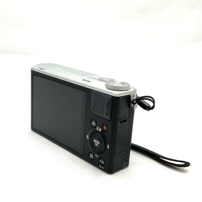 【全額返金保証】【最速発送】FUJIFILM コンパクトデジタルカメラ XQ2 シルバー 動作確認済