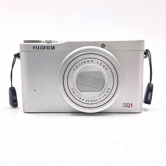 【全額返金保証】【最速発送】FUJIFILM コンパクトデジタルカメラ XQ1 シルバー 動作確認済