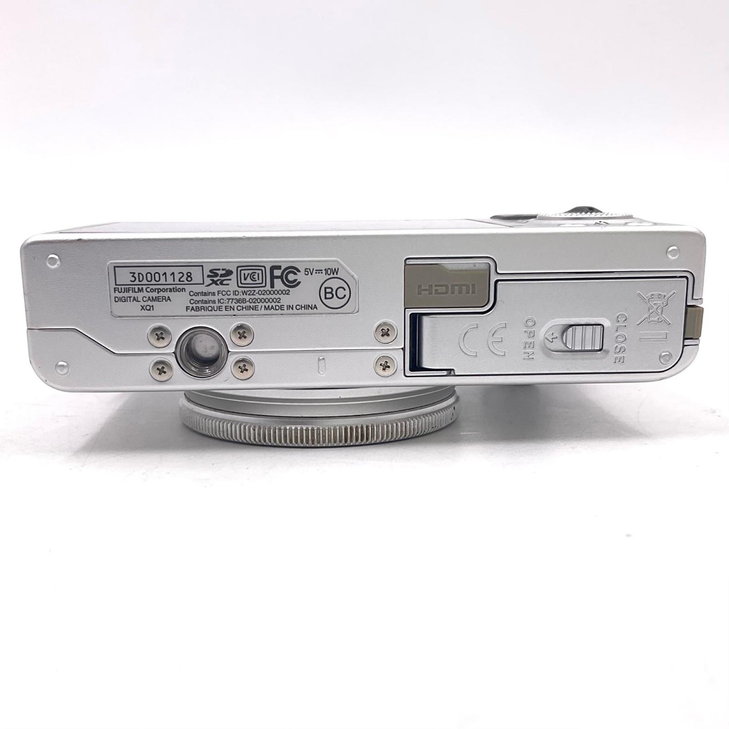 【全額返金保証】【最速発送】FUJIFILM コンパクトデジタルカメラ XQ1 シルバー 動作確認済