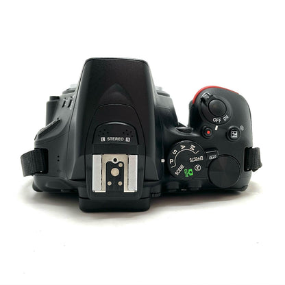 【全額返金保証】【最速発送】Nikon デジタル一眼 D5600 ボディ 美品 動作確認済