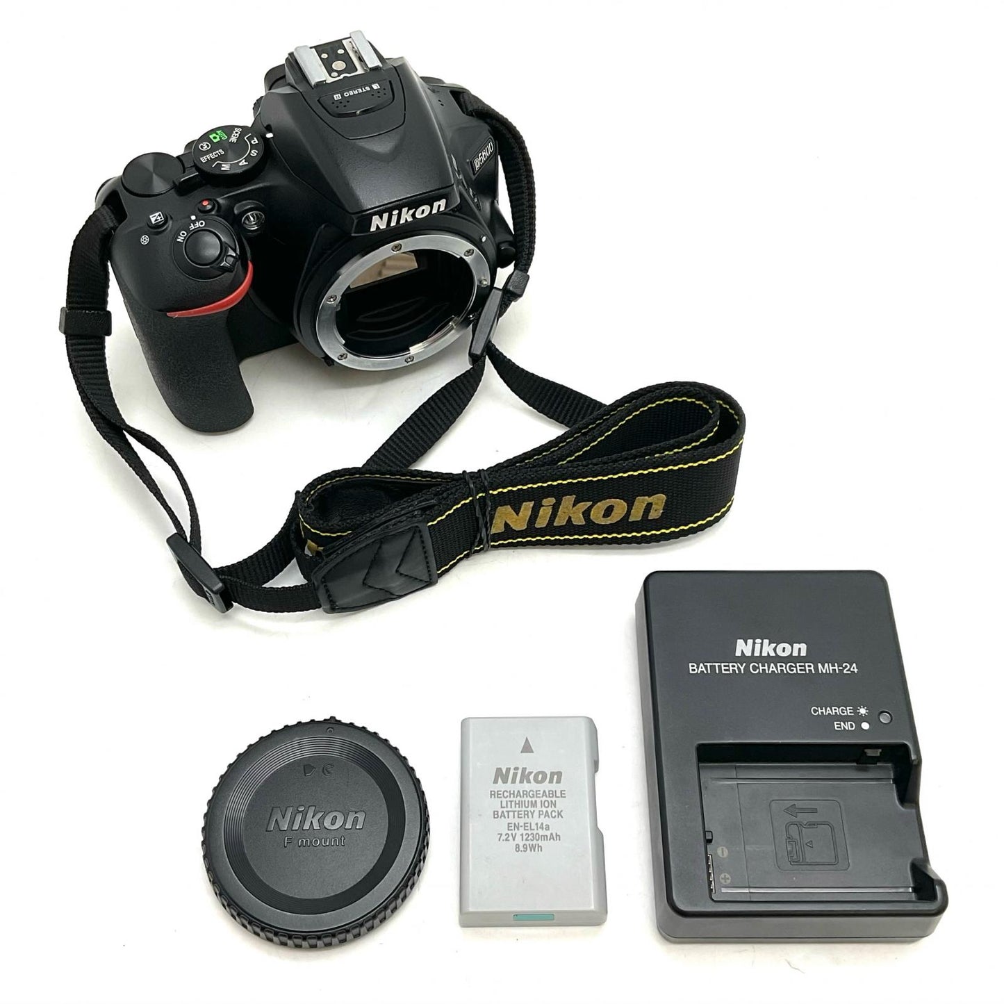【全額返金保証】【最速発送】Nikon デジタル一眼 D5600 ボディ 美品 動作確認済