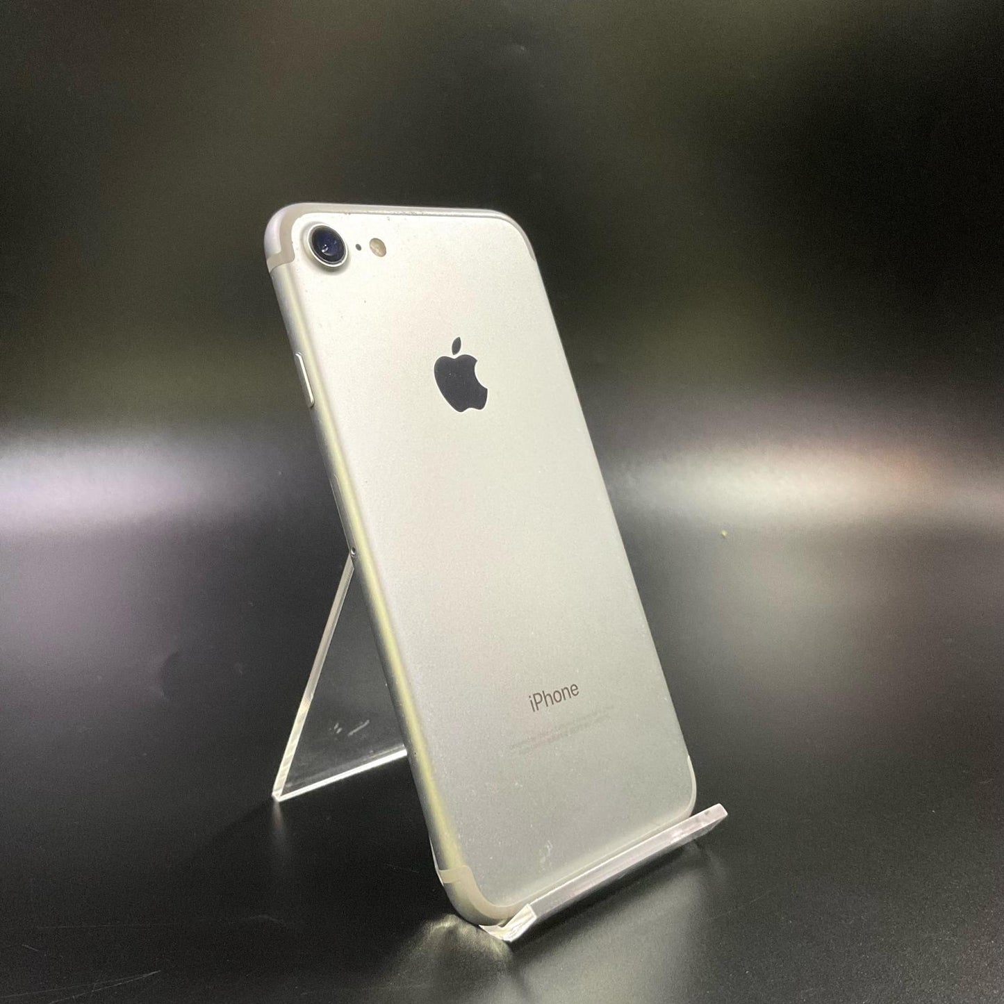 【全額返金保証】【最速発送】Apple iPhone iPhone 7 128GB シルバー docomo 白ロム 動作確認済 80%
