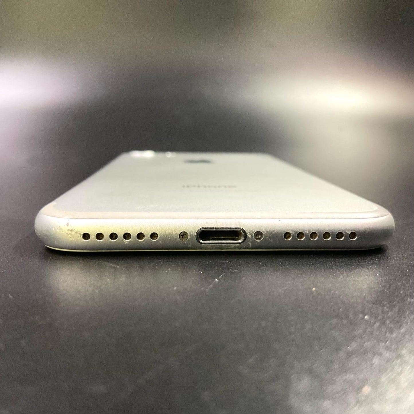 【全額返金保証】【最速発送】Apple iPhone iPhone 7 128GB シルバー docomo 白ロム 動作確認済 80%