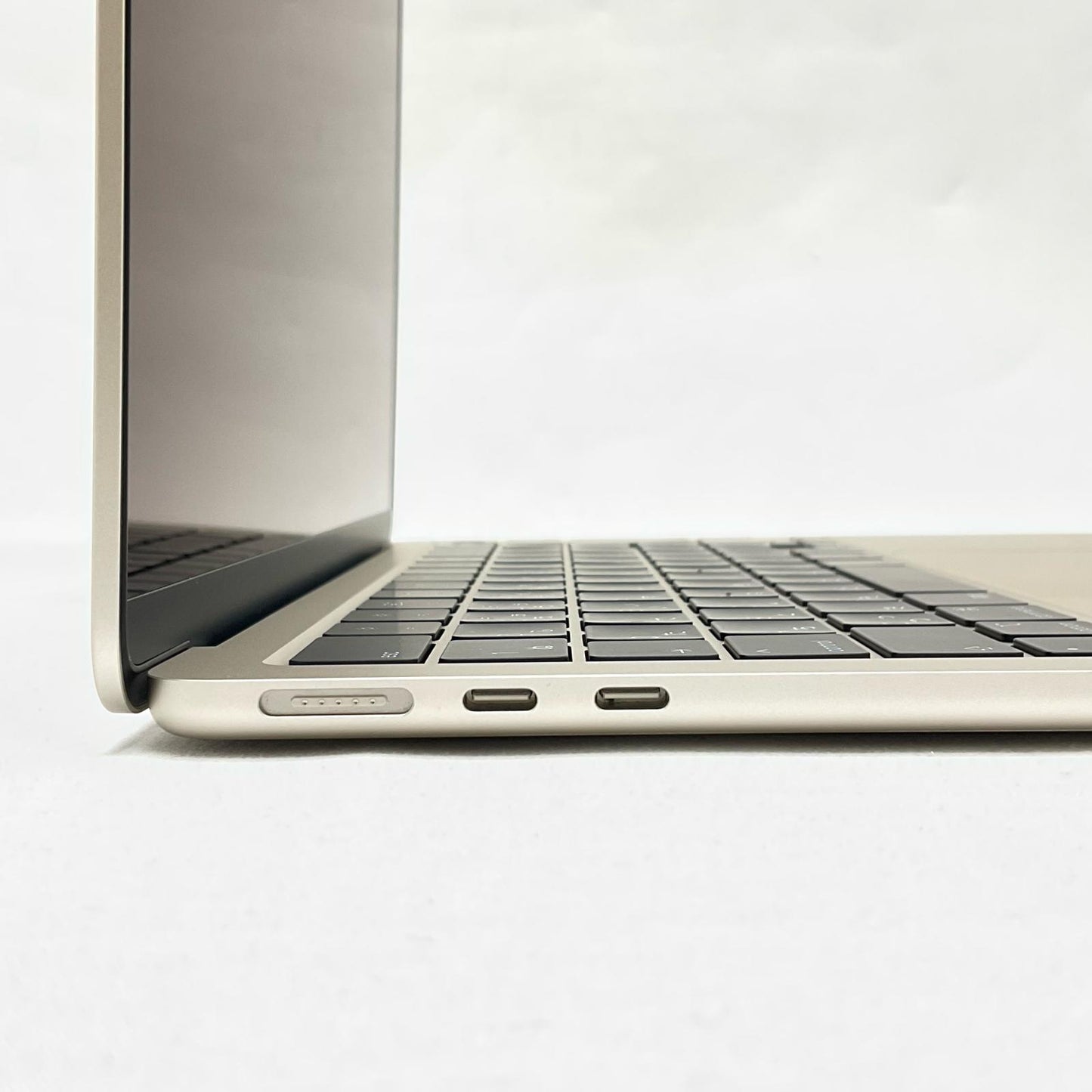 【全額返金保証】【最速発送】Apple MacBook Air 13インチ 2022 Apple M2 16GB 512GB スターライト 100% 美品 動作確認済