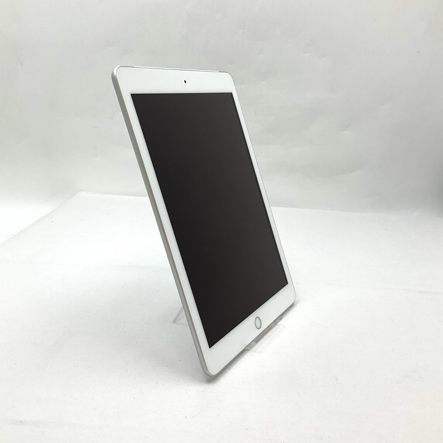 【全額返金保証】【最速発送】Apple iPad iPad 9.7インチ 第6世代 32GB シルバー WiFi+Cellular au 白ロム 動作確認済