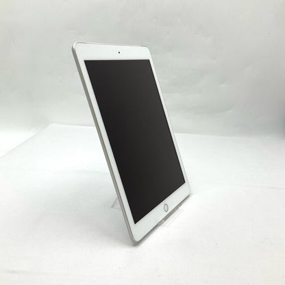 【全額返金保証】【最速発送】Apple iPad iPad 9.7インチ 第6世代 32GB シルバー WiFi+Cellular au 白ロム 動作確認済