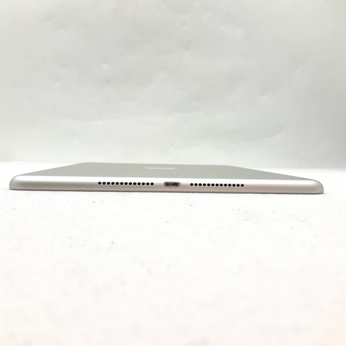 【全額返金保証】【最速発送】Apple iPad iPad 9.7インチ 第6世代 32GB シルバー WiFi+Cellular au 白ロム 動作確認済