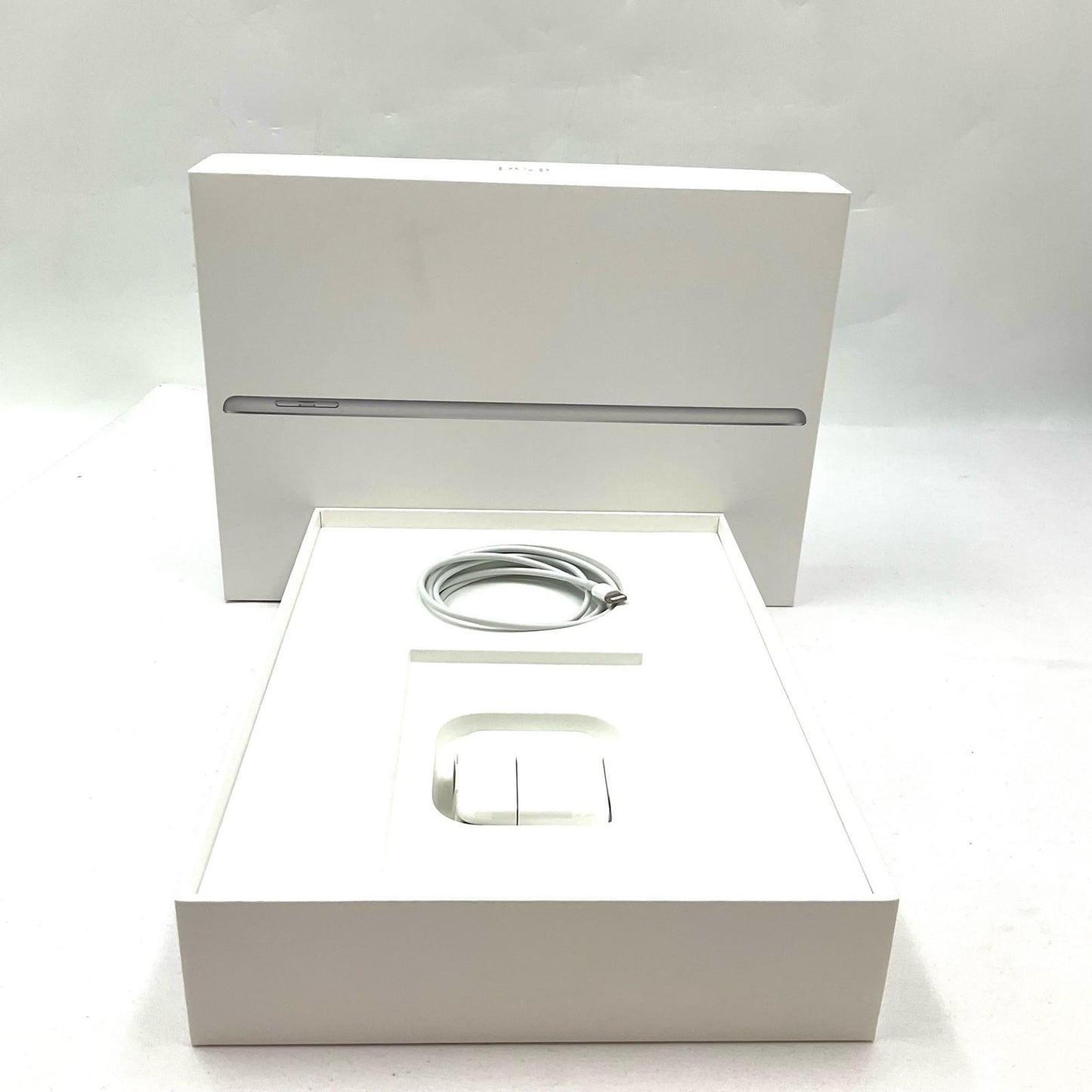 【全額返金保証】【最速発送】Apple iPad iPad 9.7インチ 第6世代 32GB シルバー WiFi+Cellular au 白ロム 動作確認済