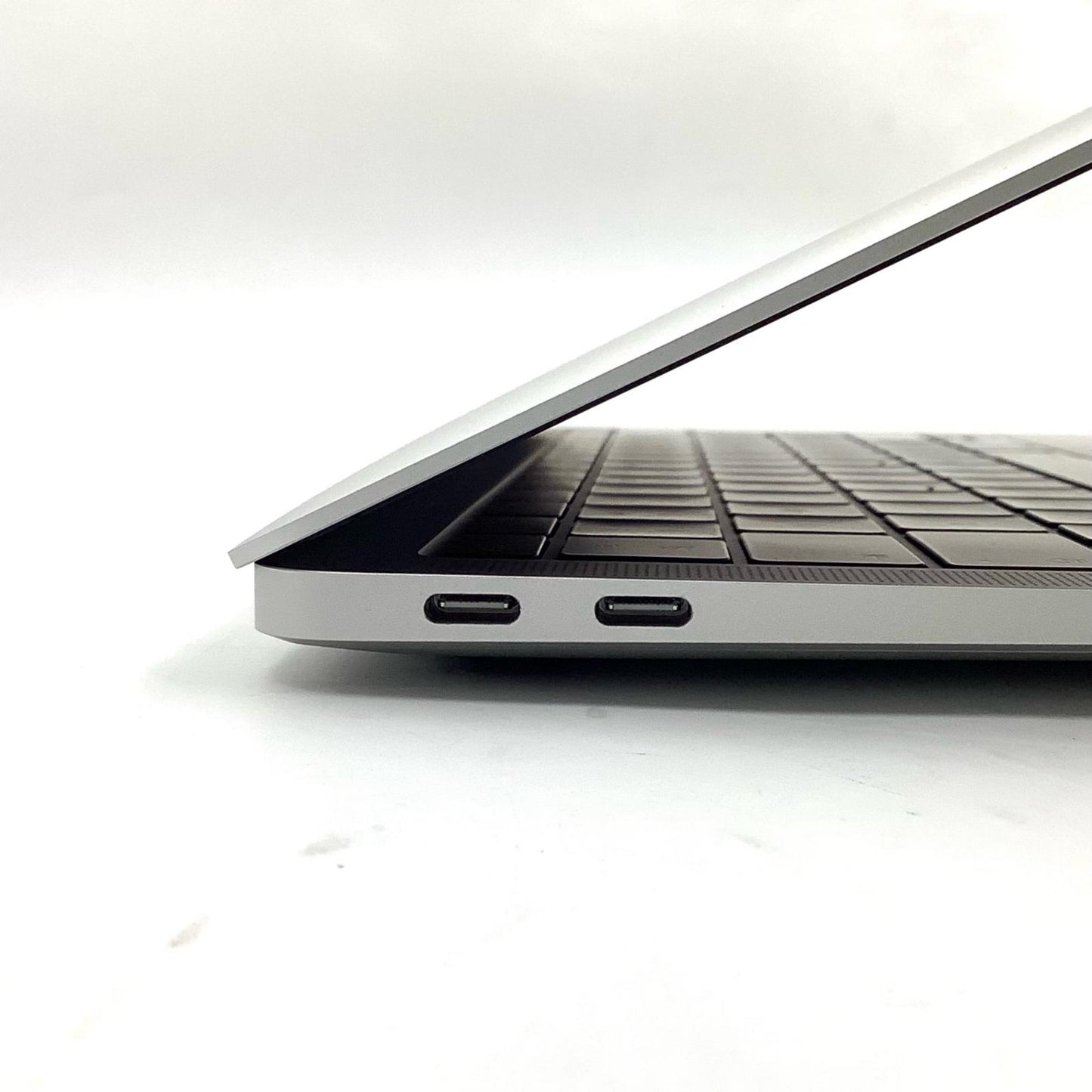 【全額返金保証】【最速発送】Apple MacBook Air 13.3インチ 2019 1.6GHz デュアルコア Intel Core i5 16GB 256GB シルバー 美品 動作確認済
