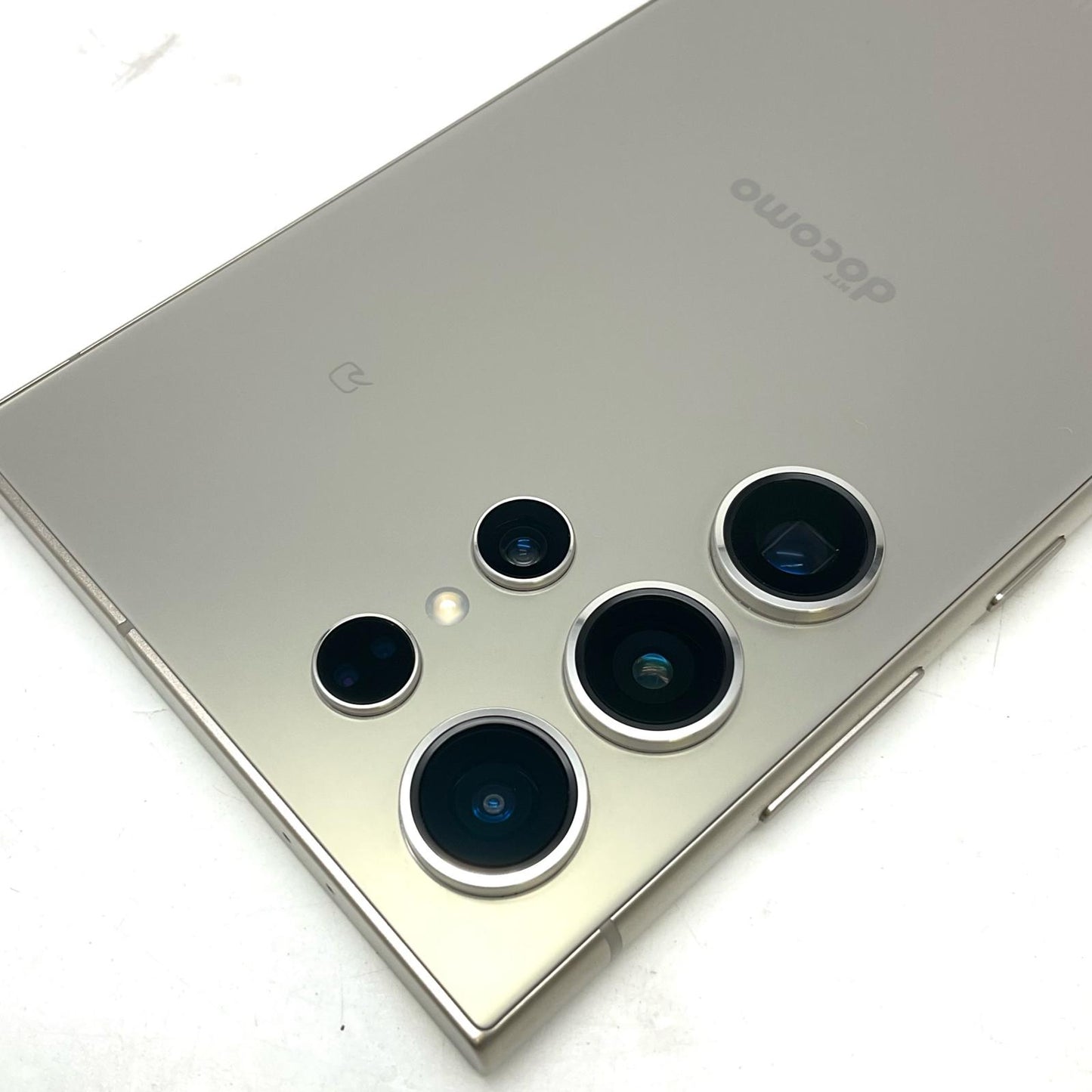 【全額返金保証】【最速発送】 Galaxy S24 Ultra 256GB チタニウムゴールド docomo SIMフリー SC-52E 白ロム 動作確認済