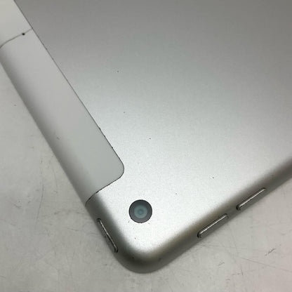 【最速発送】Apple iPad iPad 第9世代 Wi-Fi+Cellular 64GB シルバー docomo SIMフリー 白ロム【難有】