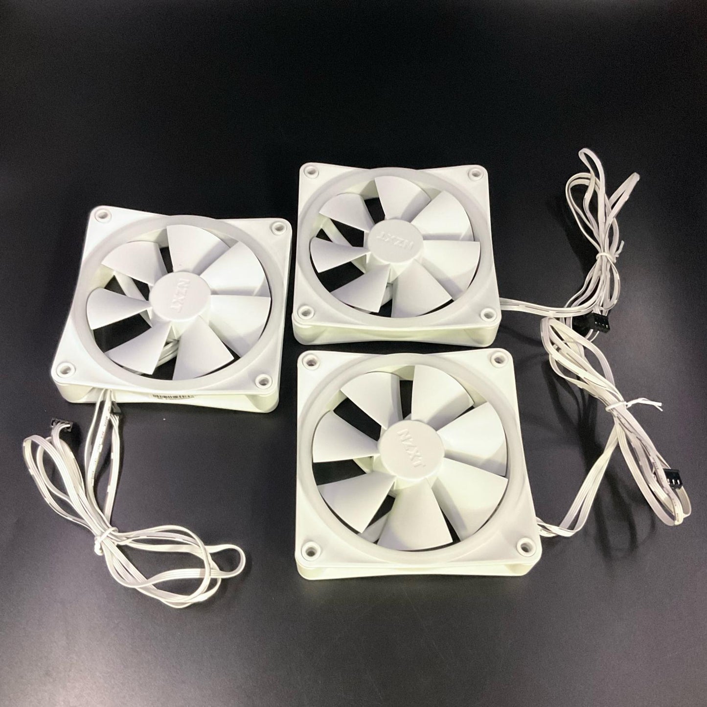 【全額返金保証】【最速発送】NZXT ファン F120 RGB DUO Triple Pack RF-D12TF-W1 美品 動作確認済
