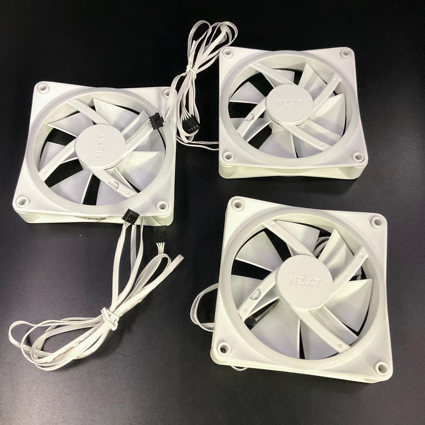 【全額返金保証】【最速発送】NZXT ファン F120 RGB DUO Triple Pack RF-D12TF-W1 美品 動作確認済
