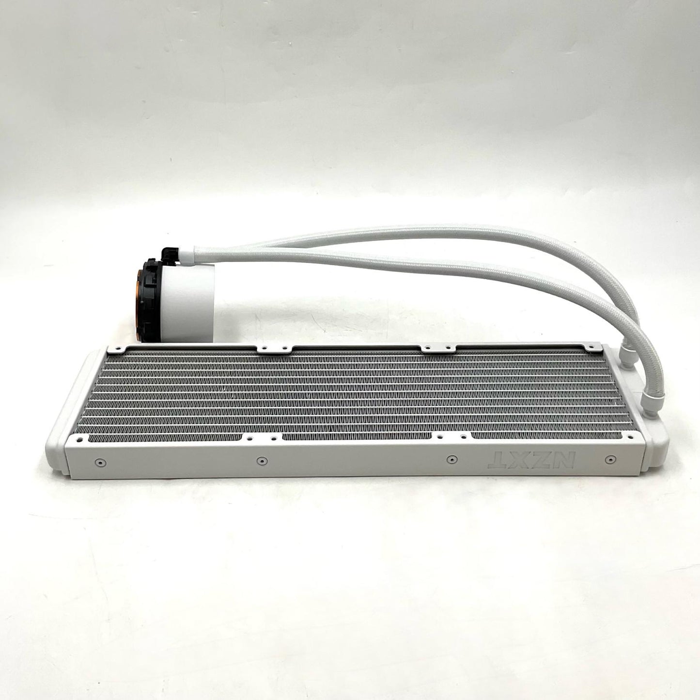 【全額返金保証】【最速発送】NZXT CPUクーラー Kraken 360 RGB水冷クーラー（ホワイト） RL-KR360-W1 美品 動作確認済