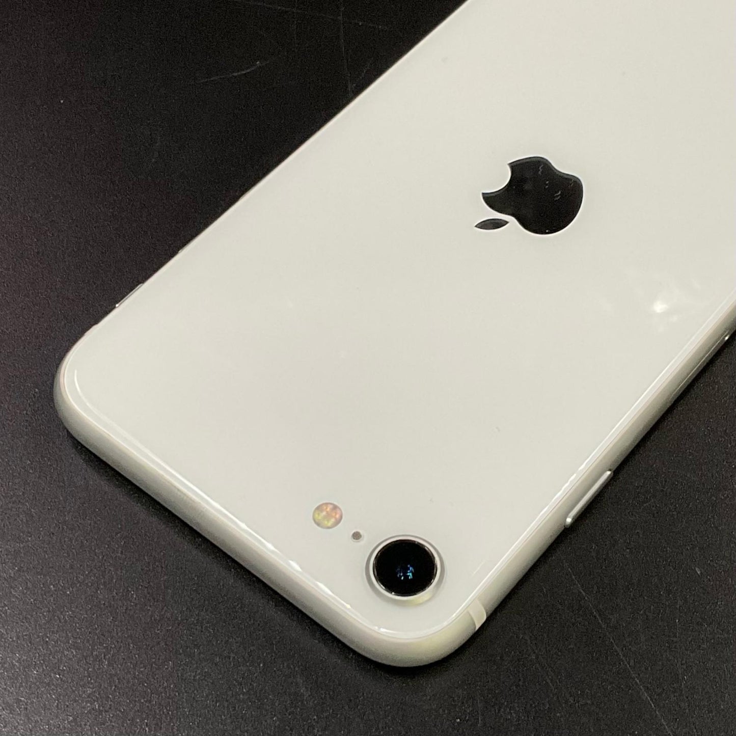 【全額返金保証】【最速発送】Apple iPhone iPhone SE（第2世代） 128GB ホワイト au SIMフリー 白ロム 美品 動作確認済 72%