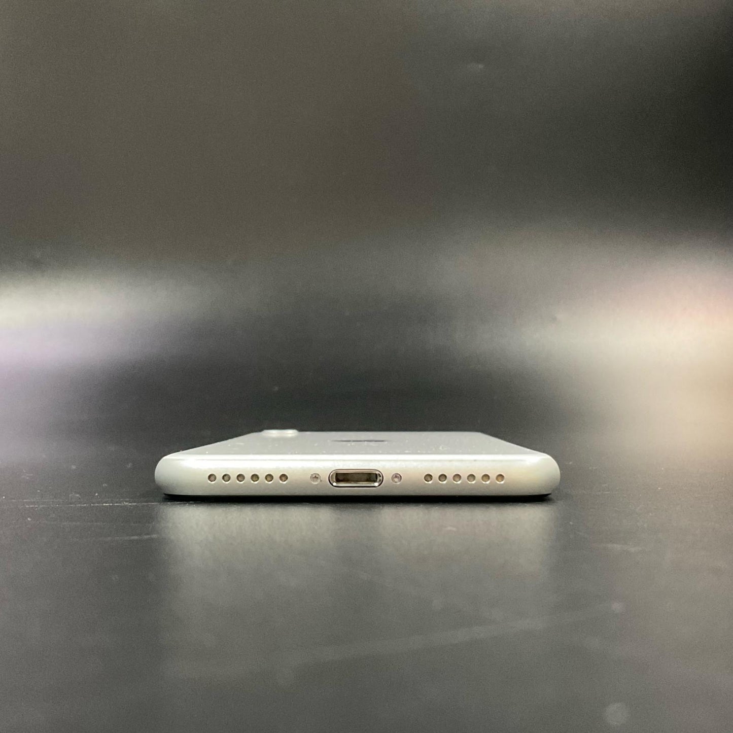 【全額返金保証】【最速発送】Apple iPhone iPhone SE（第2世代） 128GB ホワイト au SIMフリー 白ロム 美品 動作確認済 72%