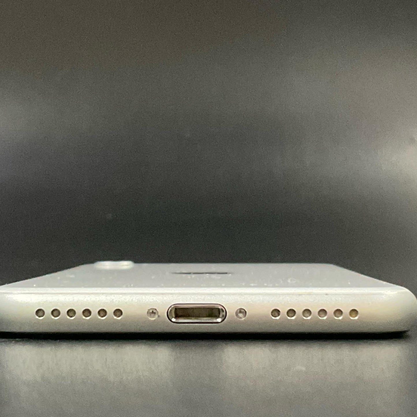 【全額返金保証】【最速発送】Apple iPhone iPhone SE（第2世代） 128GB ホワイト au SIMフリー 白ロム 美品 動作確認済 72%
