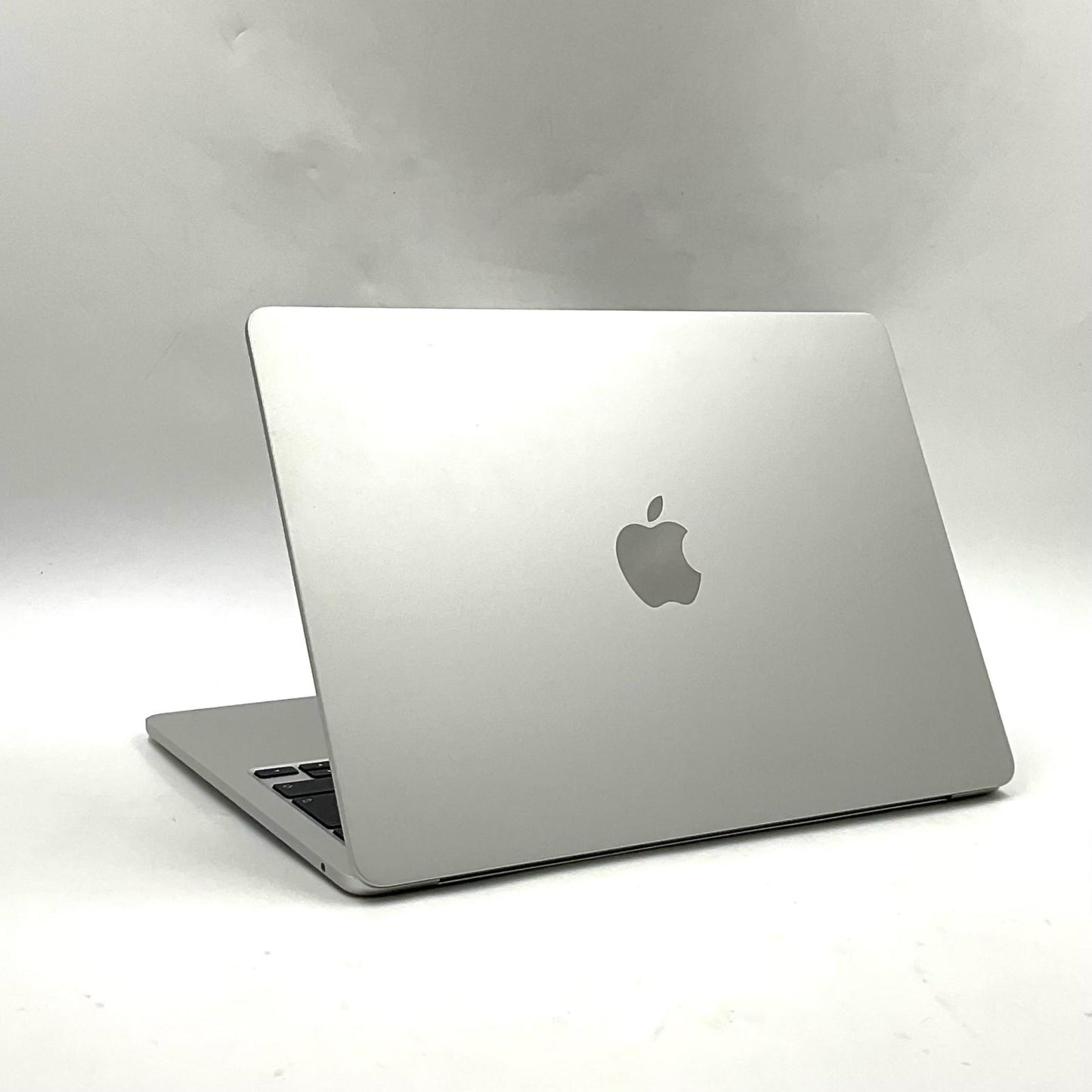 【全額返金保証】【最速発送】Apple MacBook Air 13.6インチ 2022 Apple M2 8GB 256GB シルバー 87.3% 美品 動作確認済