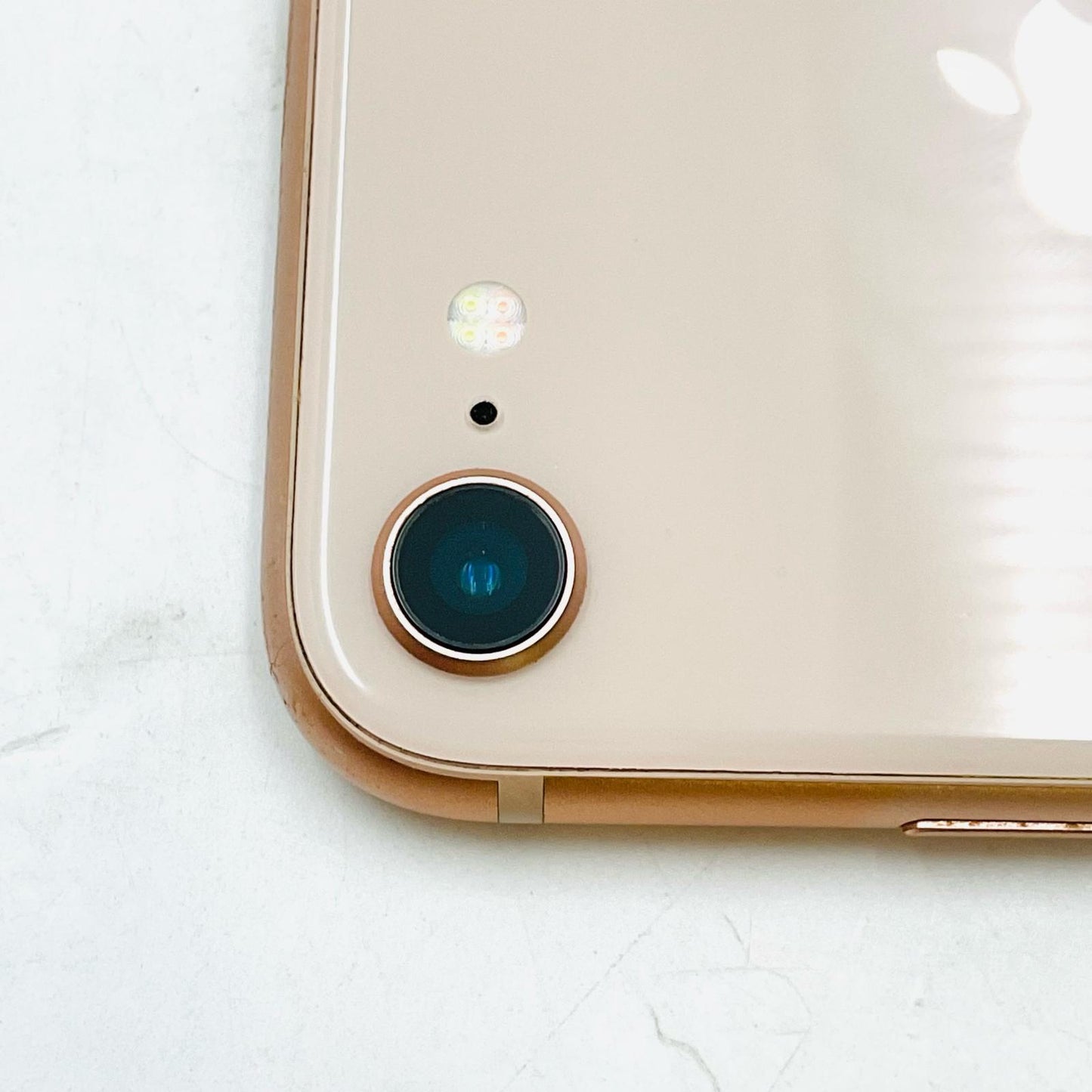 【最速発送】Apple iPhone iPhone 8 64GB ゴールド docomo 白ロム【難有】 75%