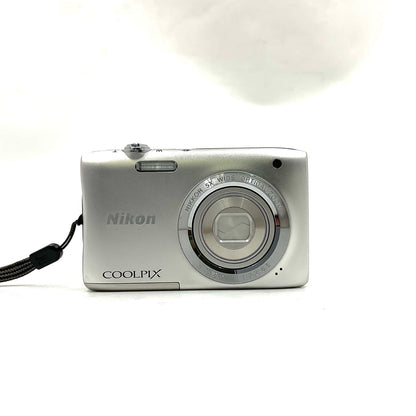 【全額返金保証】【最速発送】Nikon コンパクトデジタルカメラ COOLPIX S2900 [シルバー] 動作確認済