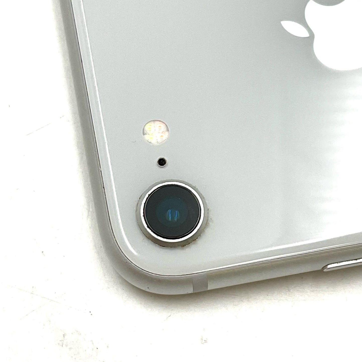 【全額返金保証】【最速発送】Apple iPhone iPhone 8 64GB シルバー docomo 白ロム 動作確認済 74%