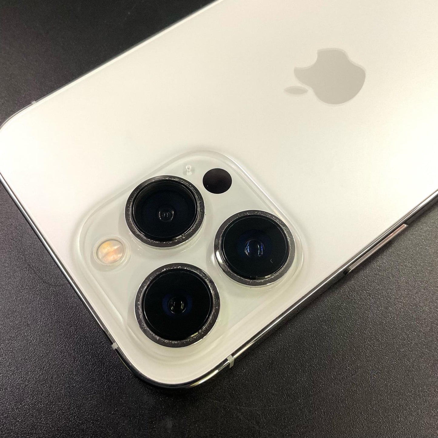 【全額返金保証】【最速発送】Apple iPhone iPhone 13 Pro 128GB シルバー au SIMフリー 白ロム 動作確認済 78%