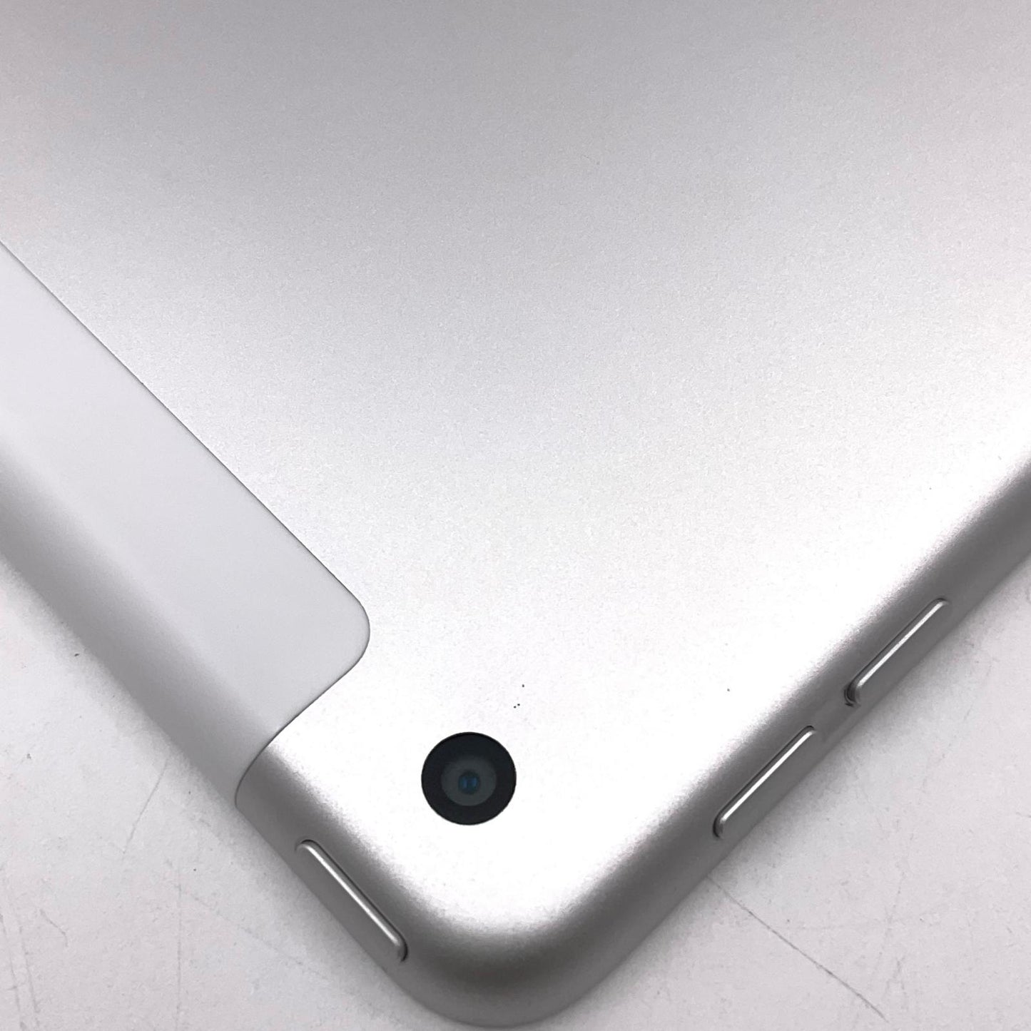 【全額返金保証】【最速発送】Apple iPad iPad 10.2インチ 第9世代 256GB シルバー WiFi+Cellular au 白ロム 動作確認済