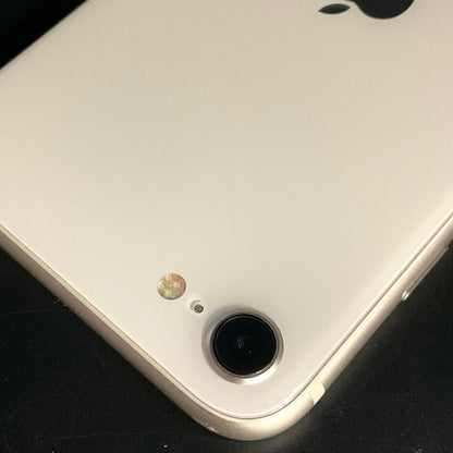 【全額返金保証】【最速発送】Apple iPhone iPhone SE（第3世代） 64GB ホワイト au SIMフリー 白ロム 動作確認済 81%
