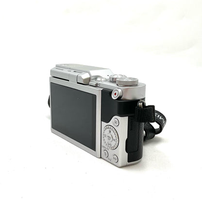 【全額返金保証】【最速発送】Panasonic デジタル一眼 LUMIX DC-GF9W ダブルレンズキット シルバー 美品 動作確認済