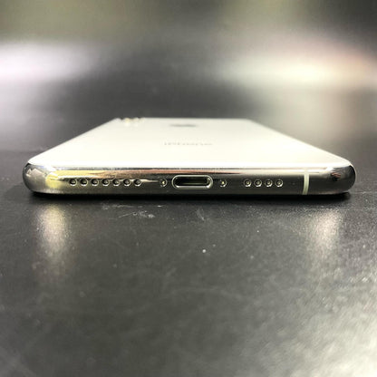 【全額返金保証】【最速発送】Apple iPhone iPhone XS Max 64GB ホワイト docomo 白ロム 動作確認済 77%
