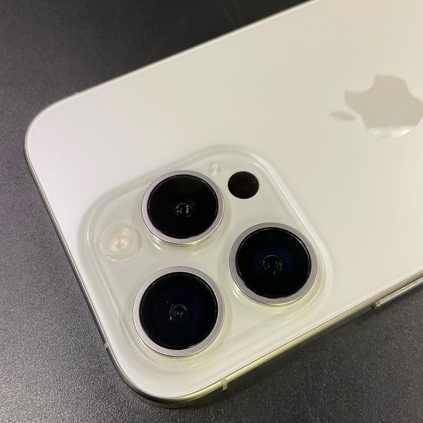 【全額返金保証】【最速発送】Apple iPhone iPhone 15 Pro 512GB Softbank SIMフリー 白ロム 美品 動作確認済 86%