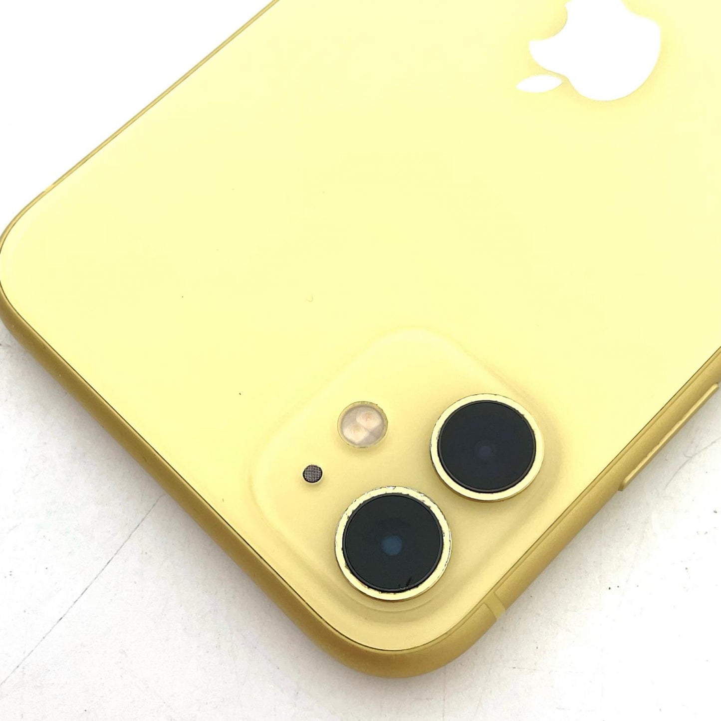 【全額返金保証】【最速発送】Apple iPhone iPhone 11 64GB イエロー Softbank 白ロム 動作確認済 77%