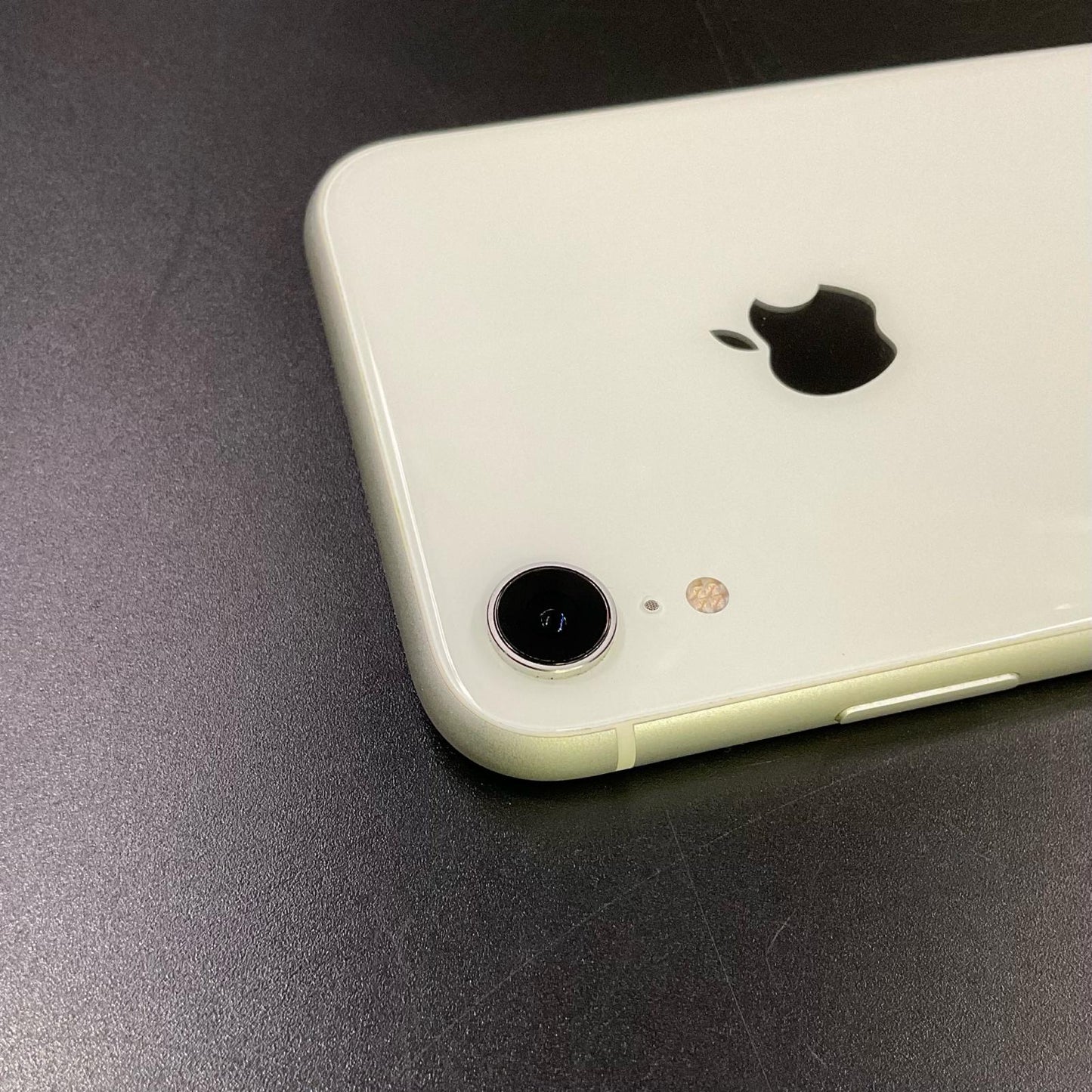 【全額返金保証】【最速発送】Apple iPhone iPhone XR 64GB ホワイト Softbank SIMフリー 白ロム 美品 動作確認済 89%