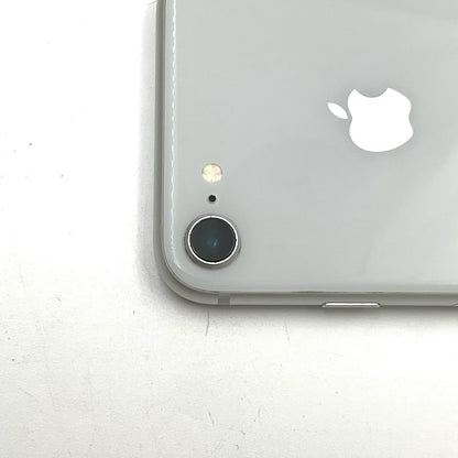【全額返金保証】【最速発送】Apple iPhone iPhone 8 256GB シルバー docomo SIMフリー 白ロム 動作確認済 73%