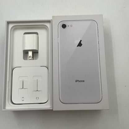 【全額返金保証】【最速発送】Apple iPhone iPhone 8 256GB シルバー docomo SIMフリー 白ロム 動作確認済 73%