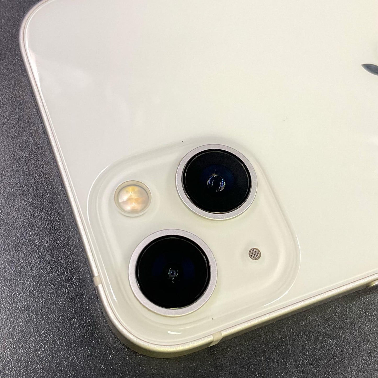 【全額返金保証】【最速発送】Apple iPhone iPhone 13 256GB スターライト docomo SIMフリー 白ロム 動作確認済 73%
