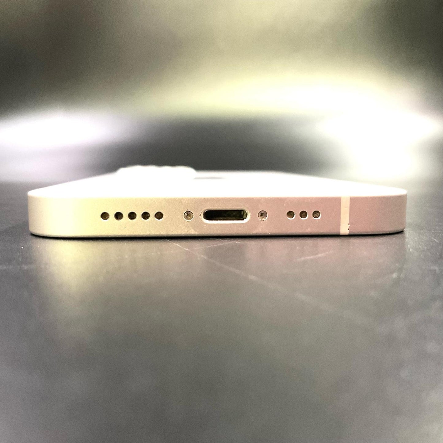 【全額返金保証】【最速発送】Apple iPhone iPhone 13 256GB スターライト docomo SIMフリー 白ロム 動作確認済 73%