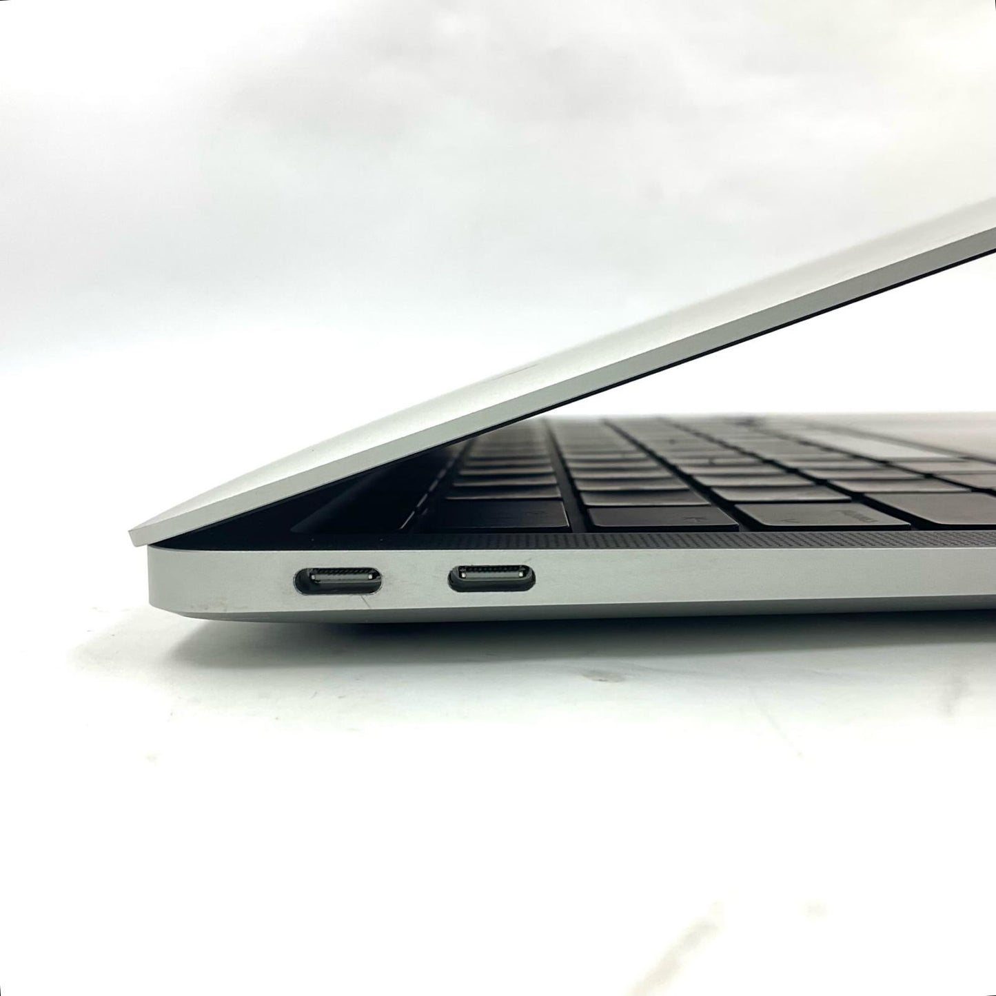 【全額返金保証】【最速発送】Apple MacBook Air 13インチ 2020 Apple M1 8GB 256GB シルバー 97% 美品 動作確認済