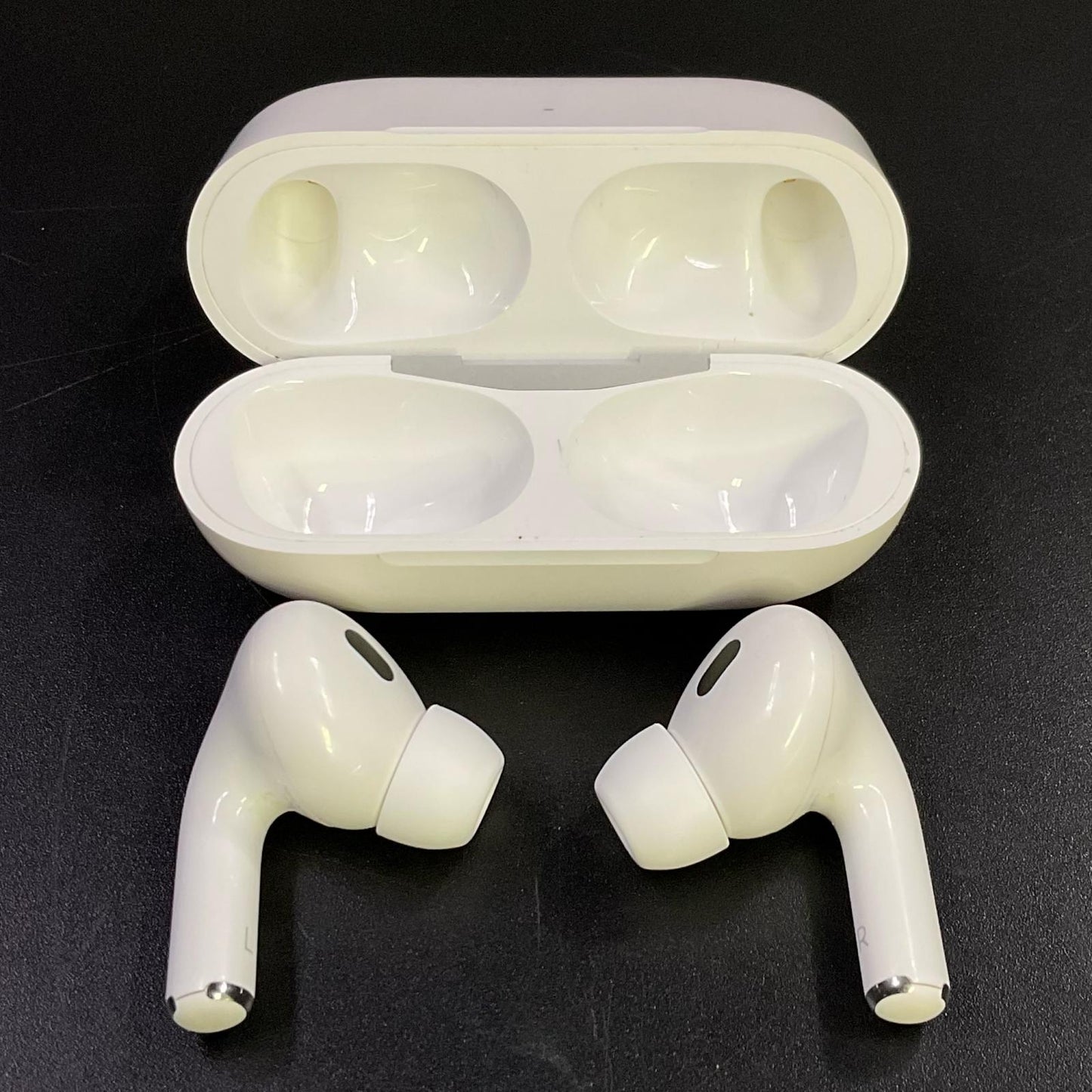 【全額返金保証】【最速発送】Apple AirPods Pro（第2世代）MagSafe充電ケース（USB-C） 美品 動作確認済