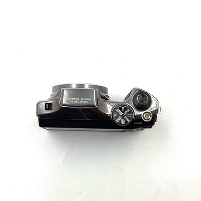 【全額返金保証】【最速発送】OLYMPUS コンパクトデジタルカメラ SZ-31MR [シルバー] 美品 動作確認済