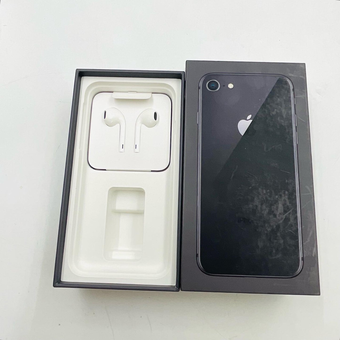 【最速発送】Apple iPhone iPhone 8 64GB スペースグレイ au 白ロム【難有】 50%